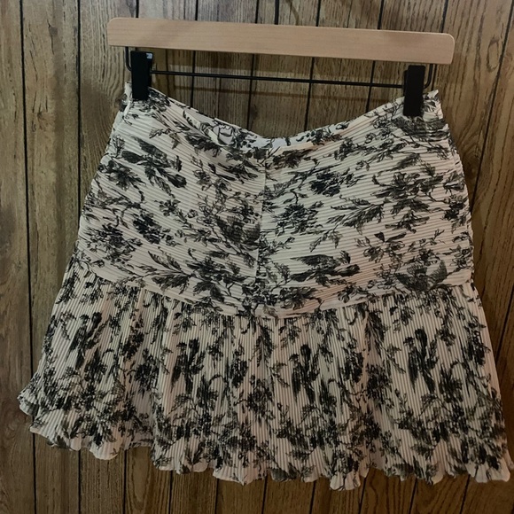 NWT Express Pleated Floral Mini Skirt - Picture 6 of 9
